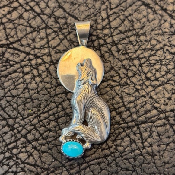 Navajo Howling wolf/Moon Pendant- Signed - Picture 1 of 2